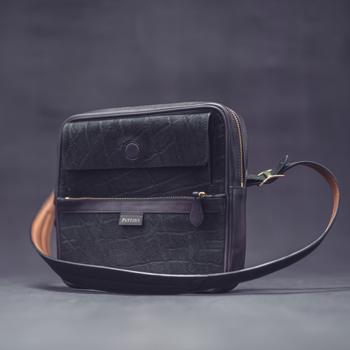 Сумка через плече TITE Street: Elephant Matt Black & Calf Fig Gray