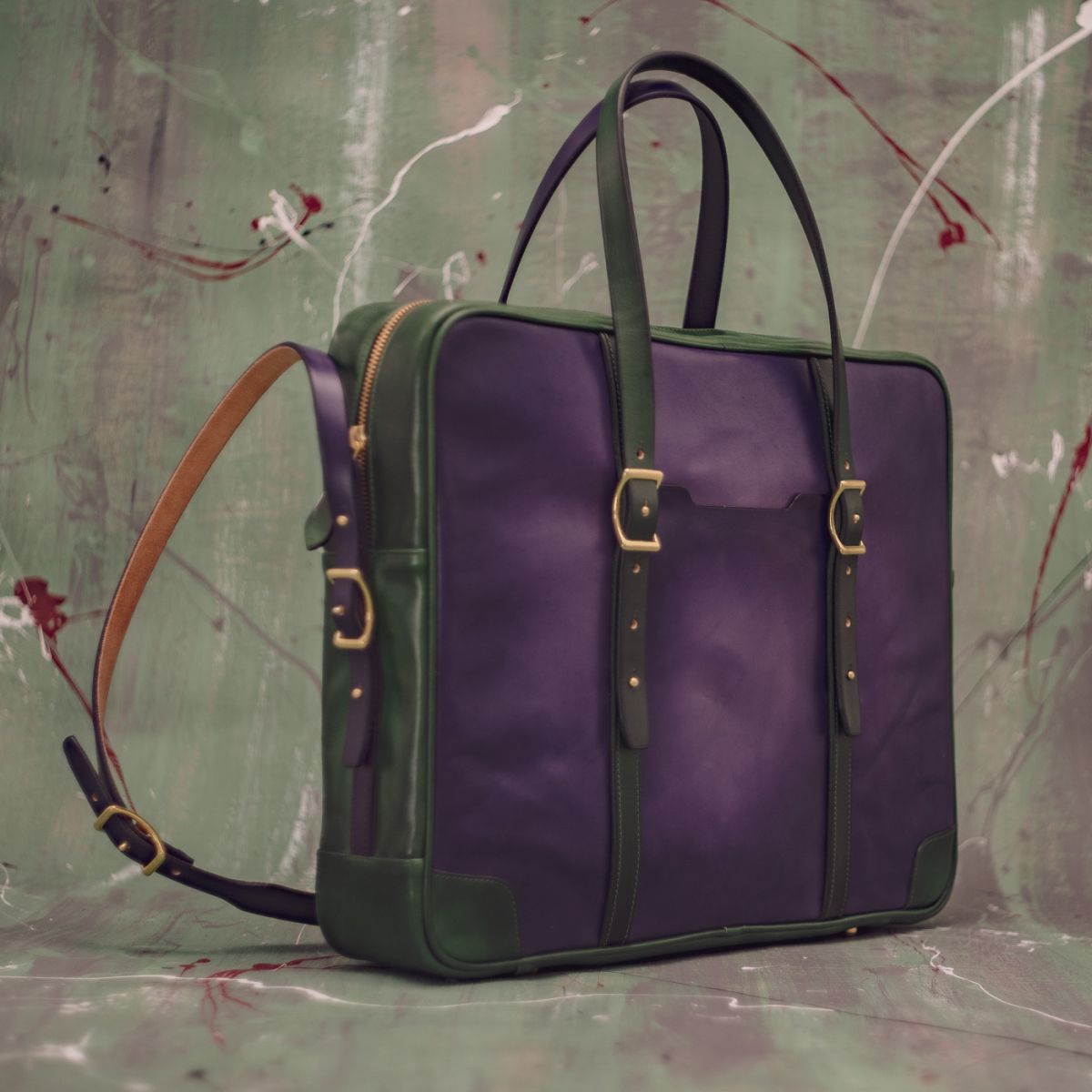 Елегантний двосторонній м’який шкіряний портфель DAPPER: Grassy Green & Violet Ink