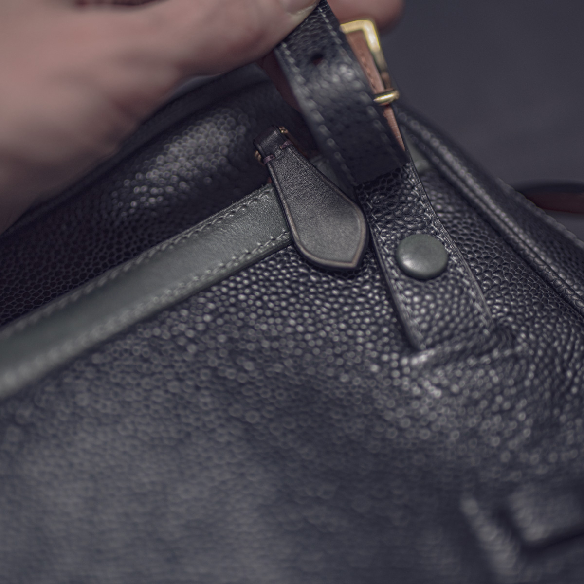 Сумка через плече TITE Street: Juniper & Dark Blue Grain Leather