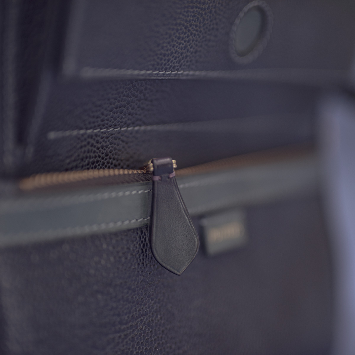 Сумка через плече TITE Street: Juniper & Dark Blue Grain Leather