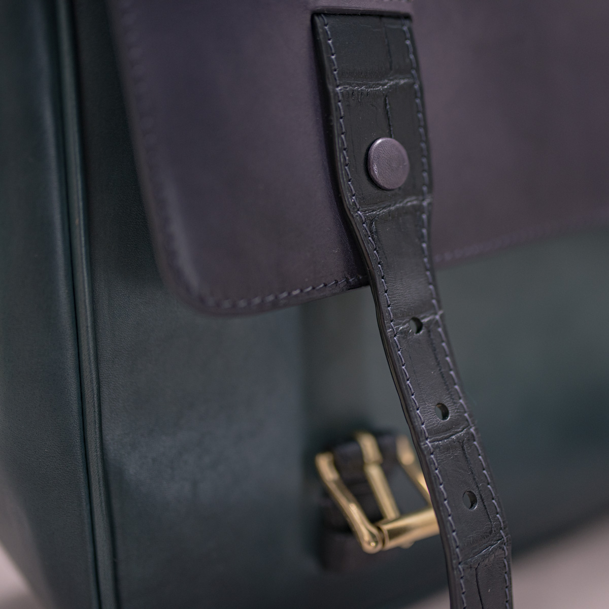 Месенджер STUDIO: Black Crocodile, Fig Gray & Juniper