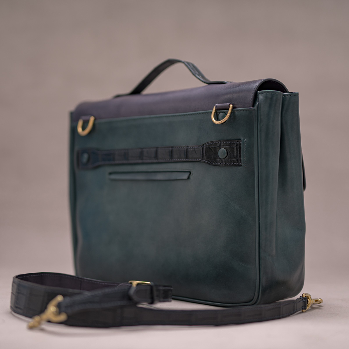 Месенджер STUDIO: Black Crocodile, Fig Gray & Juniper