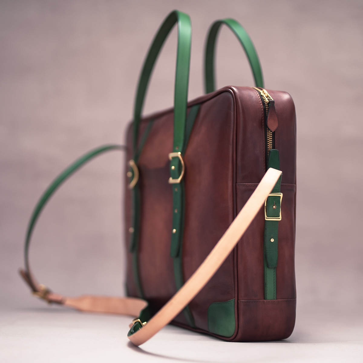 Елегантний м’який шкіряний портфель DAPPER: Grassy Green & Chestnut