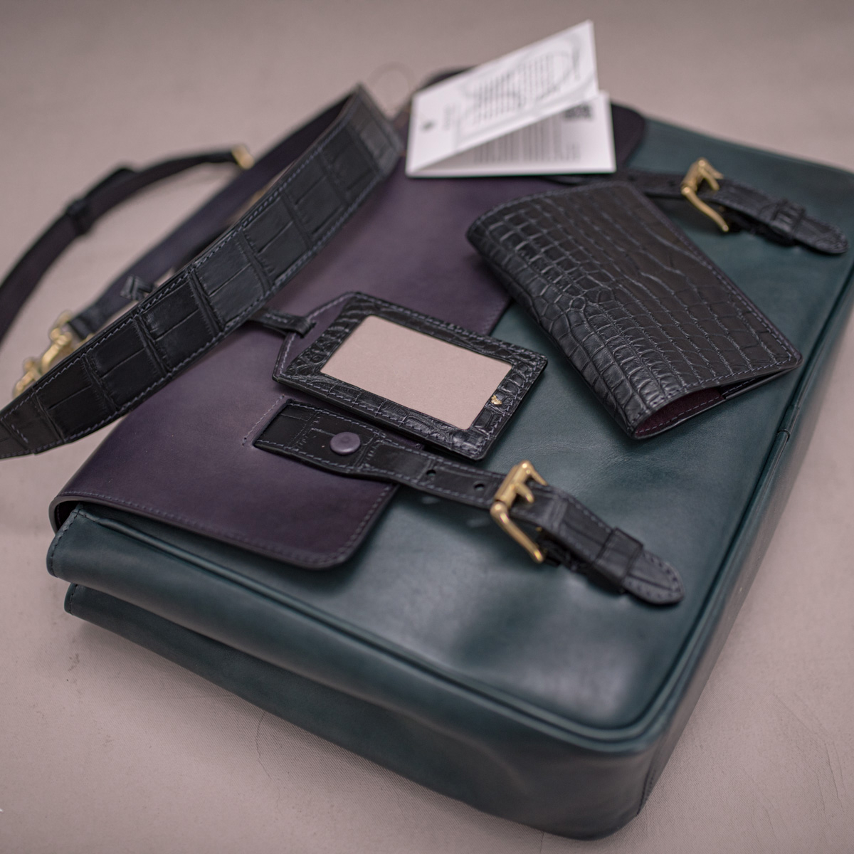 Месенджер STUDIO: Black Crocodile, Fig Gray & Juniper