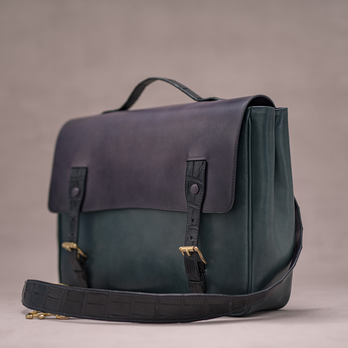 Месенджер STUDIO: Black Crocodile, Fig Gray & Juniper