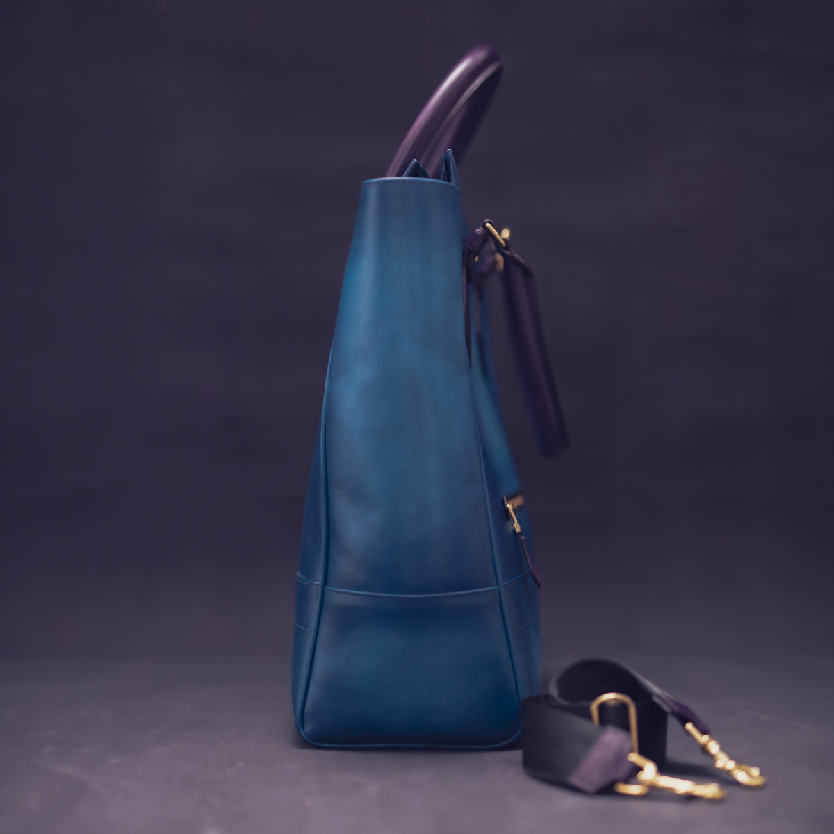 CALATRAVA Shopper, чоловіча шкіряна сумка-шопер: Plum Wine & Sapphire Blue