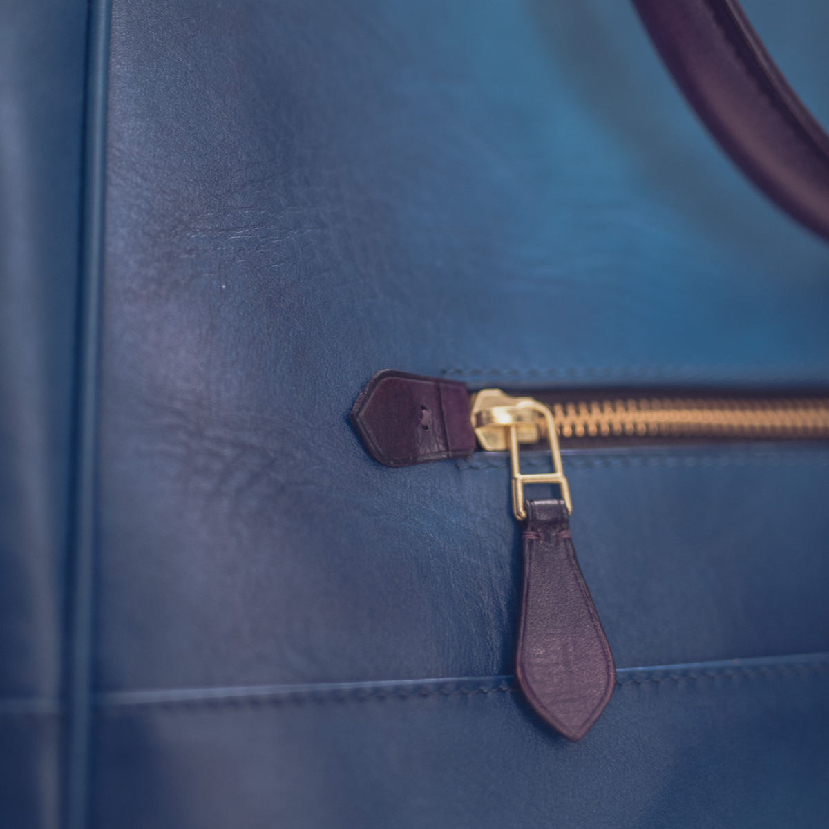 CALATRAVA Shopper, чоловіча шкіряна сумка-шопер: Plum Wine & Sapphire Blue