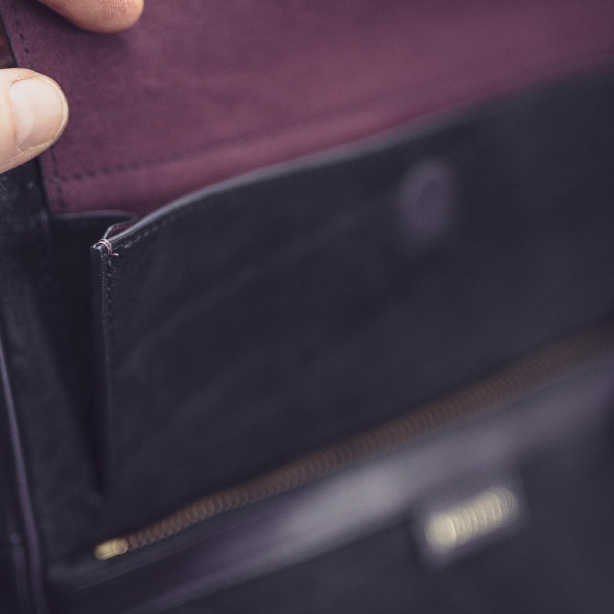 Сумка через плече TITE Street: Elephant Matt Black & Calf Fig Gray