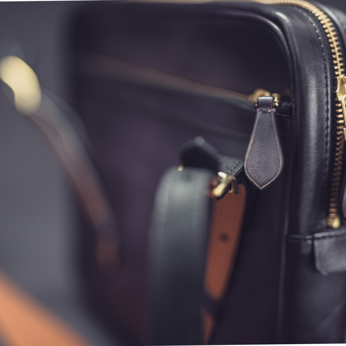 Сумка через плече TITE Street: Elephant Matt Black & Calf Fig Gray
