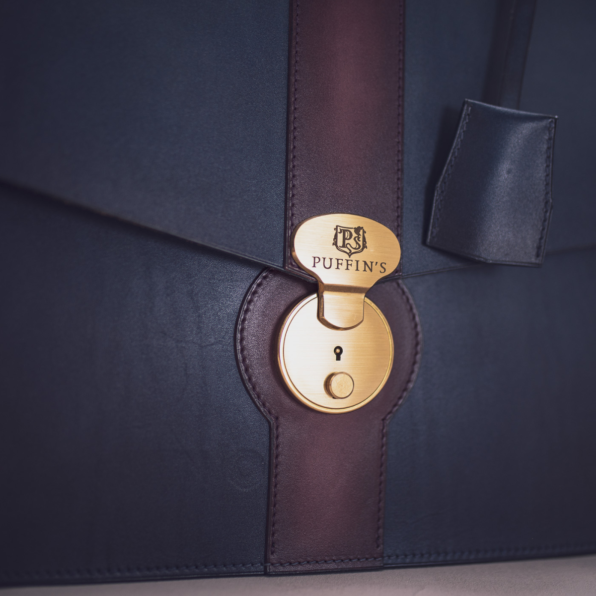 Класичний чоловічий шкіряний портфель CLASSIC NUMBER ONE: Bordeaux & Midnight Blue