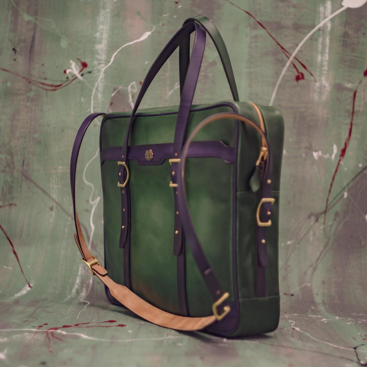 Елегантний двосторонній м’який шкіряний портфель DAPPER: Grassy Green & Violet Ink