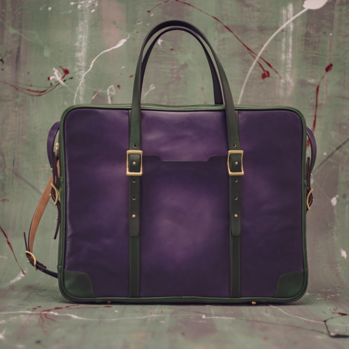Елегантний двосторонній м’який шкіряний портфель DAPPER: Grassy Green & Violet Ink