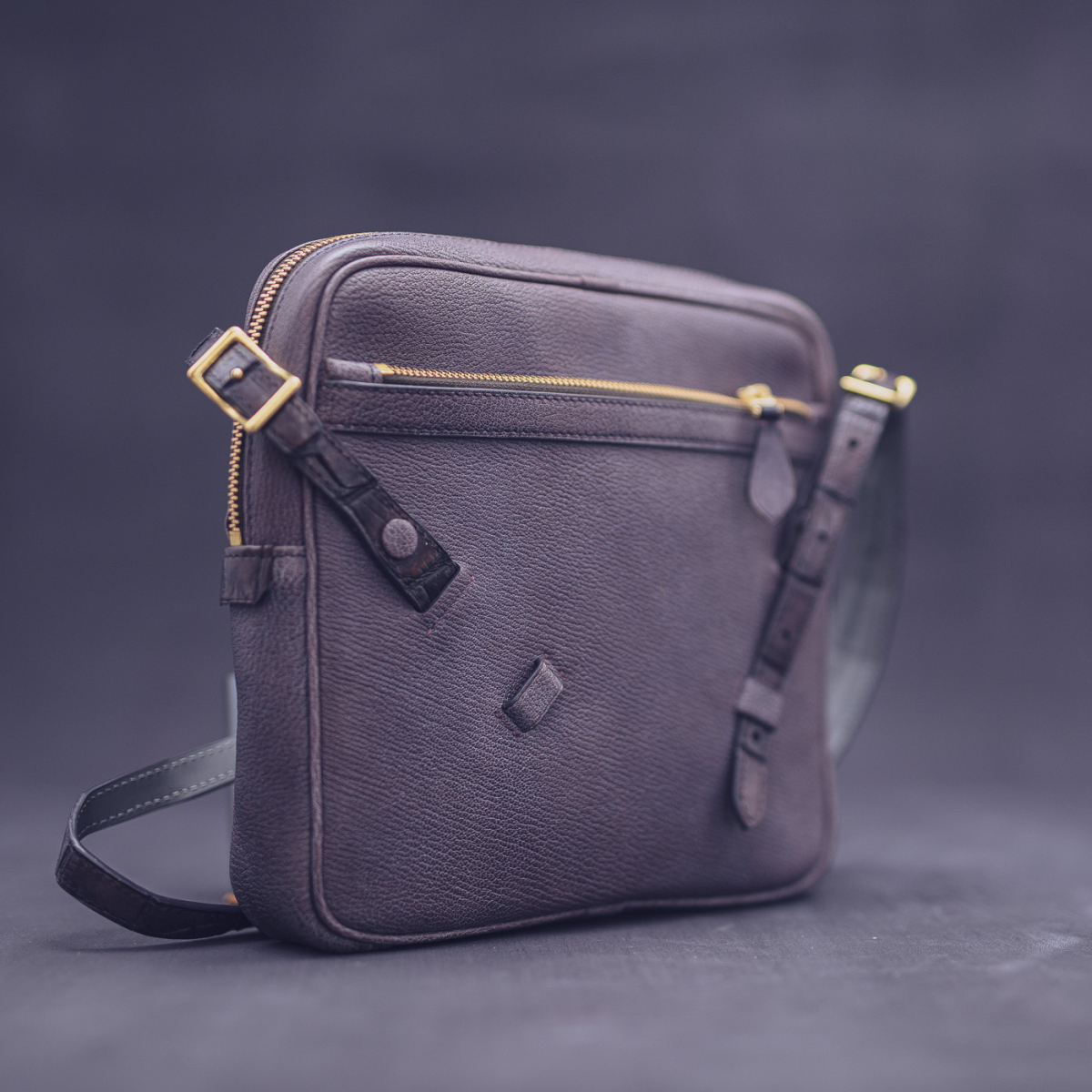 Сумка через плече TITE Street: Chèvre aubergine gray & Alligator fig gray