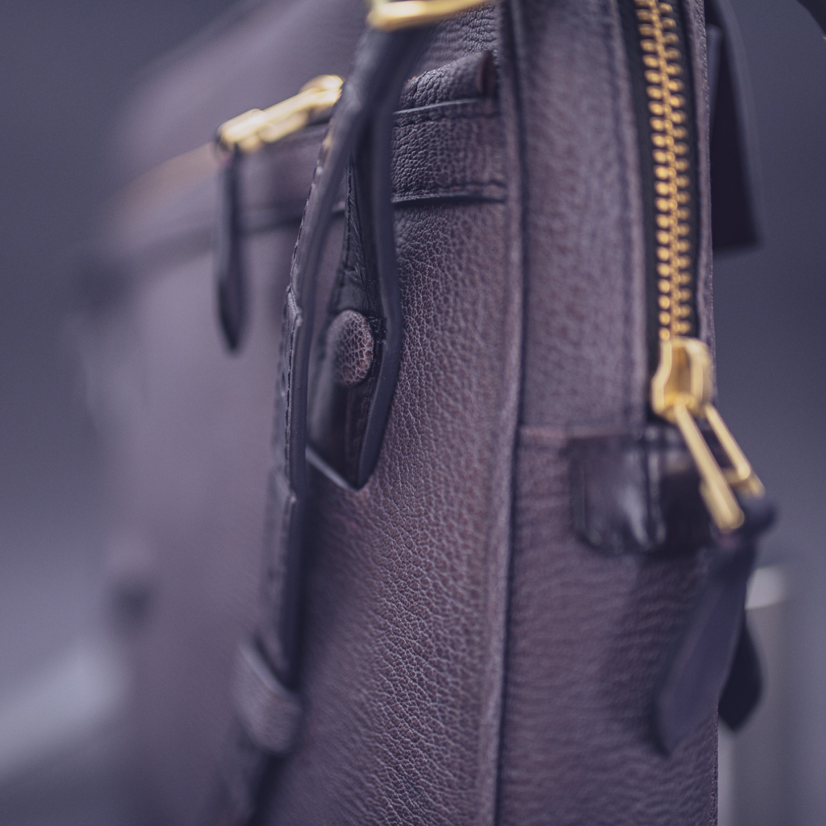 Сумка через плече TITE Street: Chèvre aubergine gray & Alligator fig gray