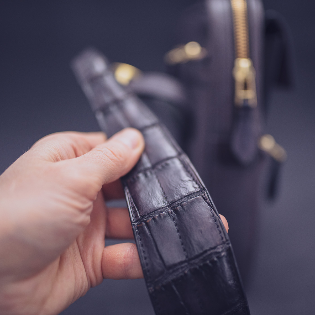 Сумка через плече TITE Street: Chèvre aubergine gray & Alligator fig gray