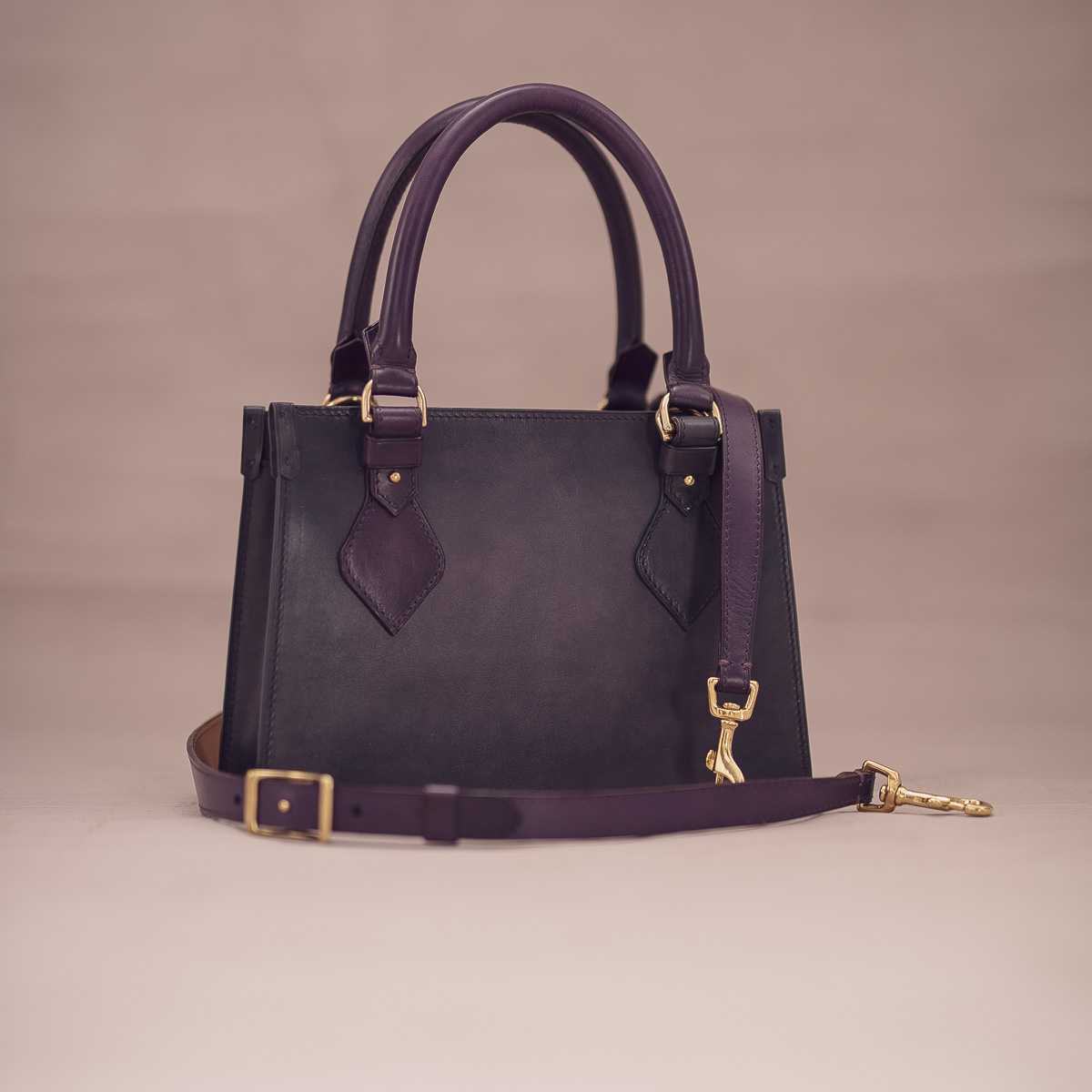 Компактна жіноча сумка FLAIR: Plum & Fig Gray