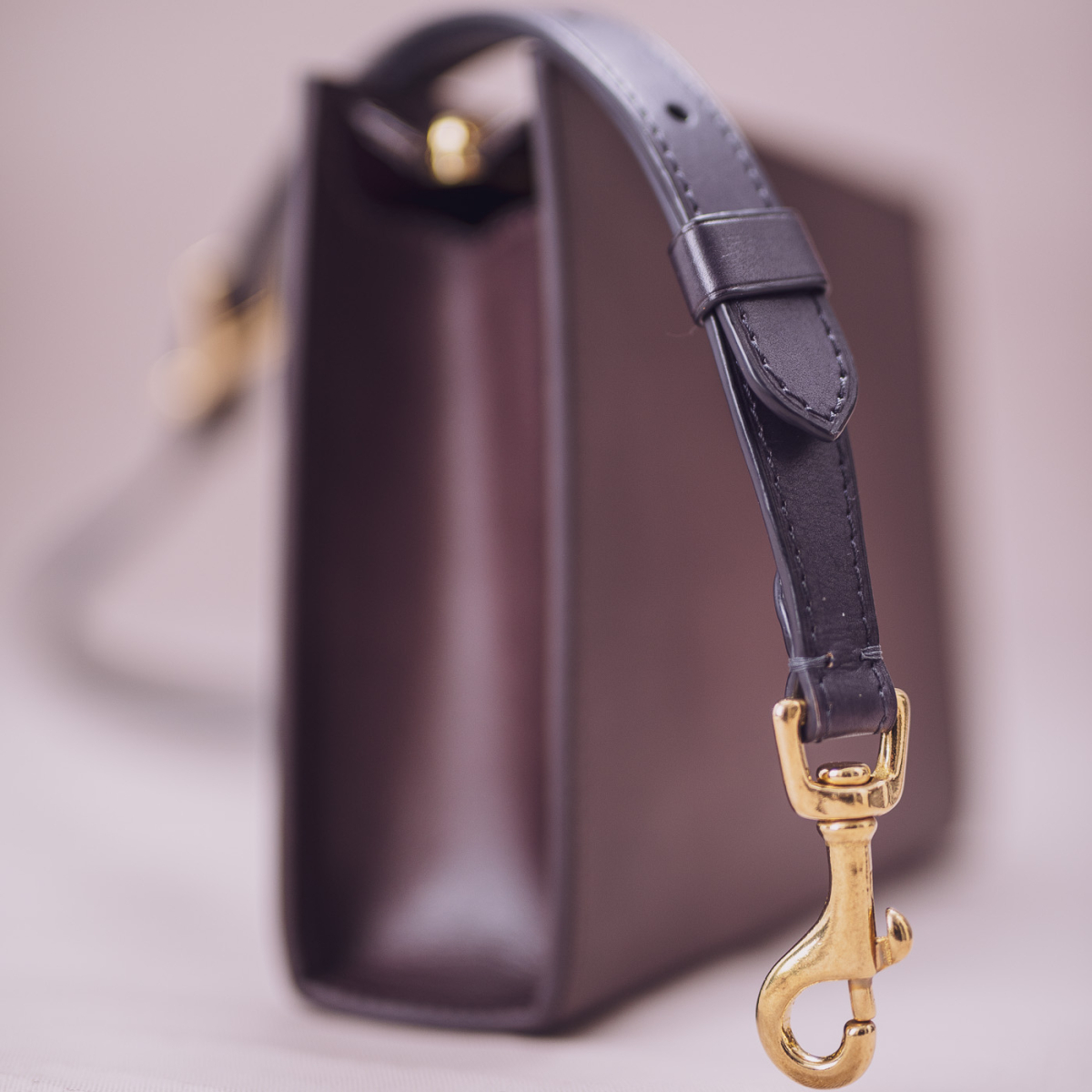 TIDY 2216 чоловіча дизайнерська сумка кросбоді: Fig Gray & Cacao Bean