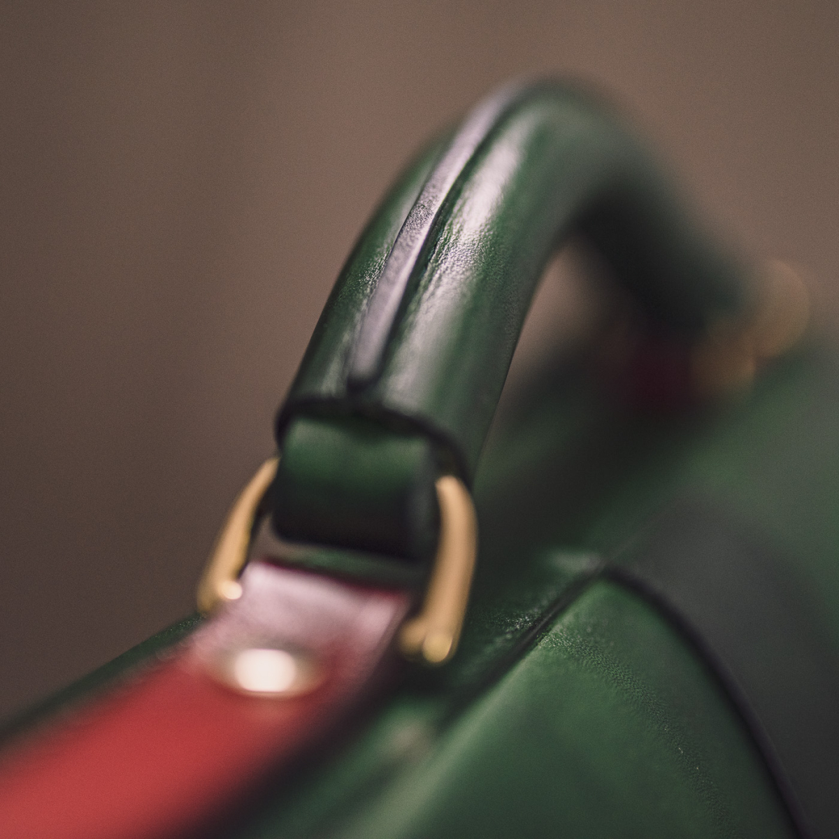 Класичний чоловічий шкіряний портфель CLASSIC NUMBER ONE: Red Currant & Grassy Green